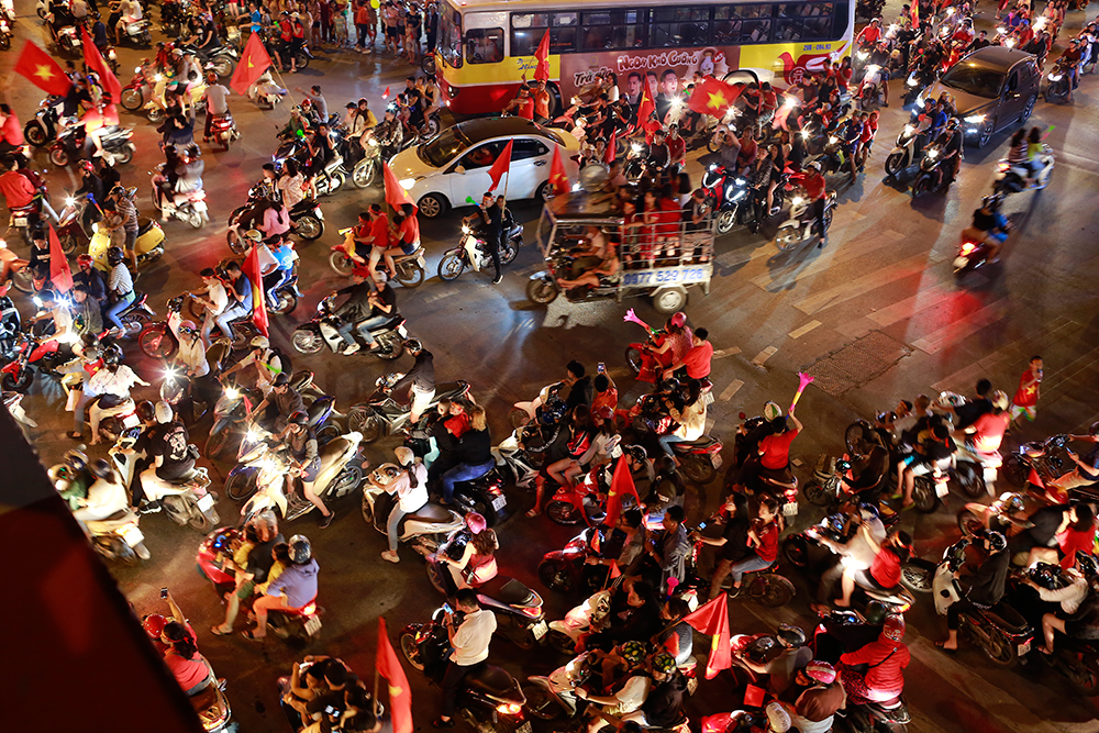 Xử lý nghiêm các cá nhân lợi dụng cổ vũ bóng đá để đua xe trái phép